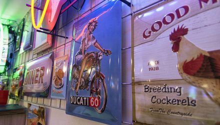 Lusima Show Room Nostalgic Art (14)