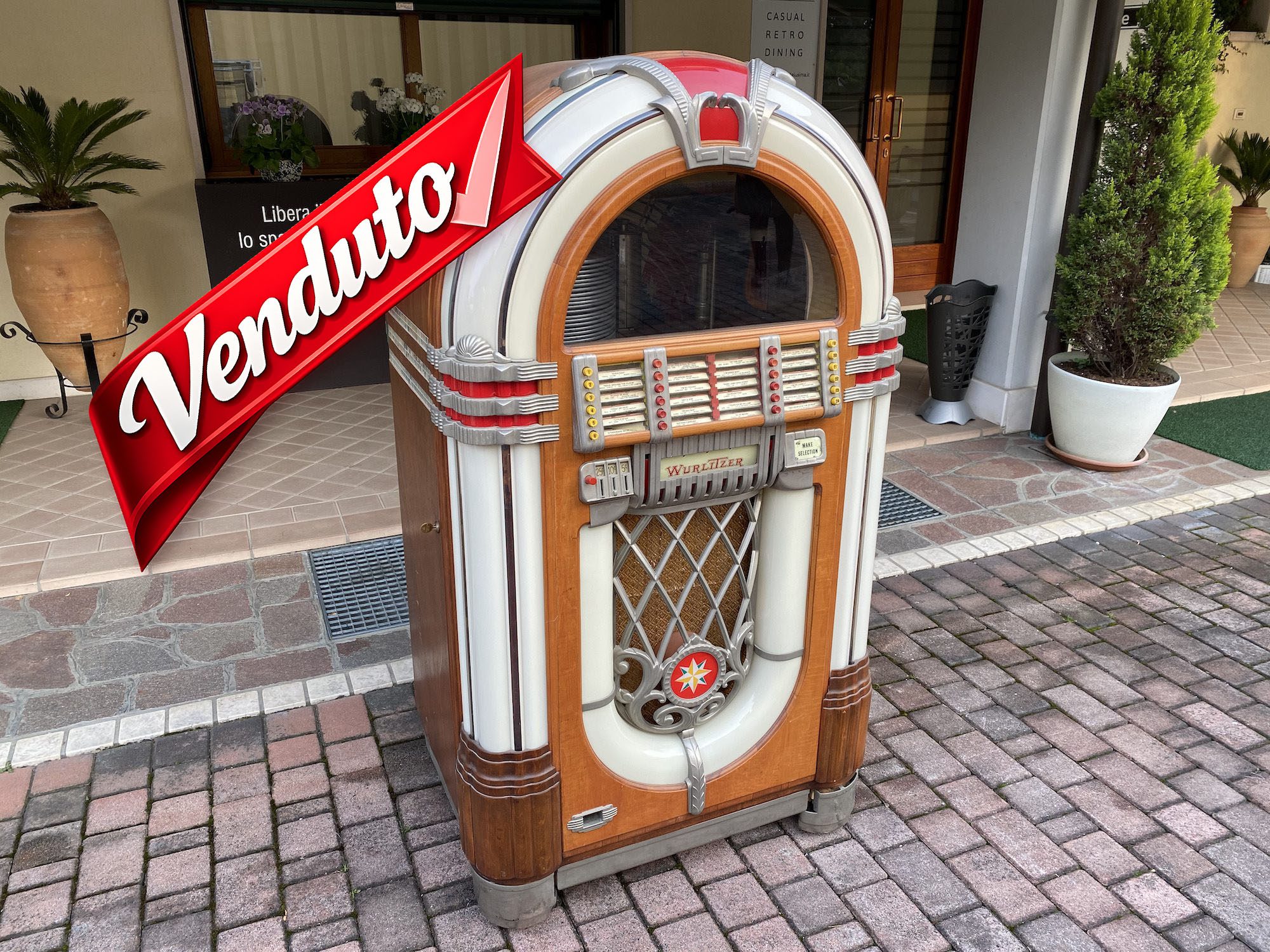 Jukebox Wurlitzer 1015 del 1946 da restaurare